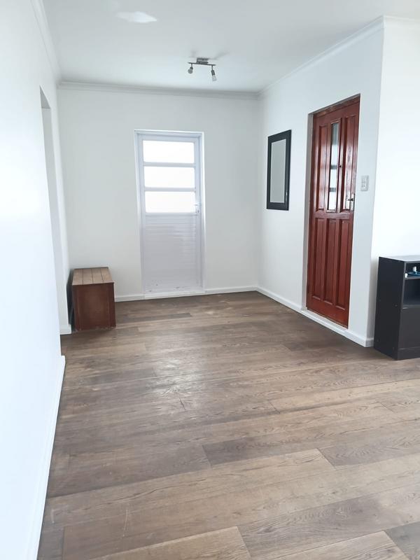 To Let 2 Bedroom Property for Rent in Vredehoek Western Cape